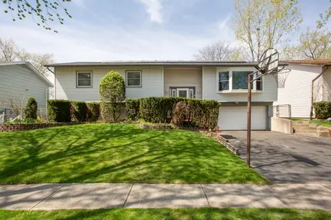 7048 Meadowbrook Ln, Hanover Park, IL 60133