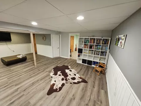 Living - 249 Foxworth Ct, Aurora, IL 60502 photo 3 of 3