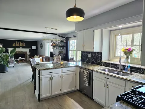 Kitchen - 249 Foxworth Ct, Aurora, IL 60502 photo 3 of 3