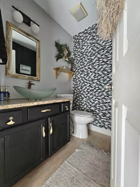 Bath - 249 Foxworth Ct, Aurora, IL 60502 photo 1 of 4