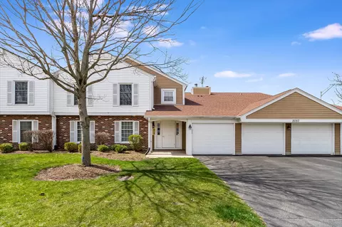 2057 Lancaster Cir #202D, Naperville, IL 60565