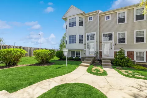 411 E Victoria Cir #1, North Aurora, IL 60542