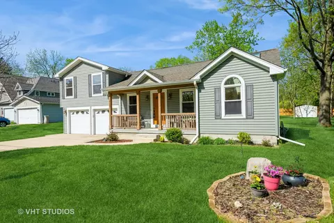917 N Van Buren St, Batavia, IL 60510