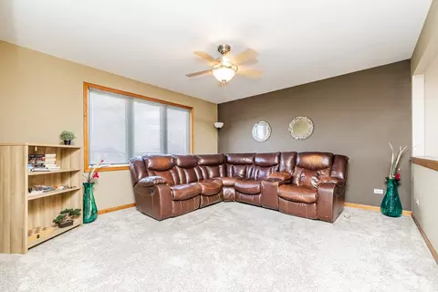 Living - 285 Hunters Dr, Beecher, IL 60401 photo 4 of 6