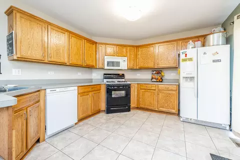 Kitchen - 285 Hunters Dr, Beecher, IL 60401 photo 2 of 4