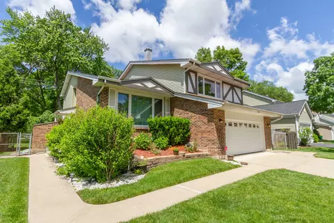 870 Tanglewood Dr, Wheeling, IL 60090