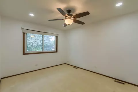 Bedroom - 870 Tanglewood Dr, Wheeling, IL 60090 photo 2 of 4