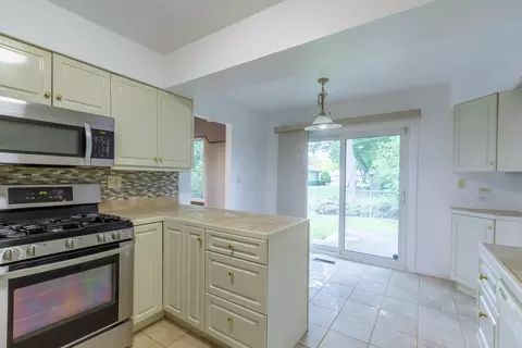 Kitchen - 870 Tanglewood Dr, Wheeling, IL 60090 photo 1 of 3