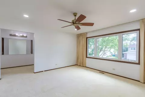 Living - 870 Tanglewood Dr, Wheeling, IL 60090 photo 4 of 4