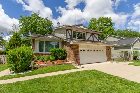 Exterior - 870 Tanglewood Dr, Wheeling, IL 60090 photo 2 of 3