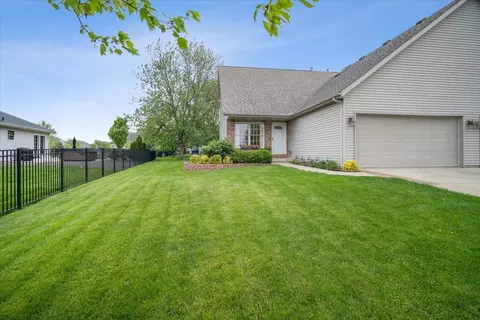 1728 Sunrise Pt, Normal, IL 61761 photo 2