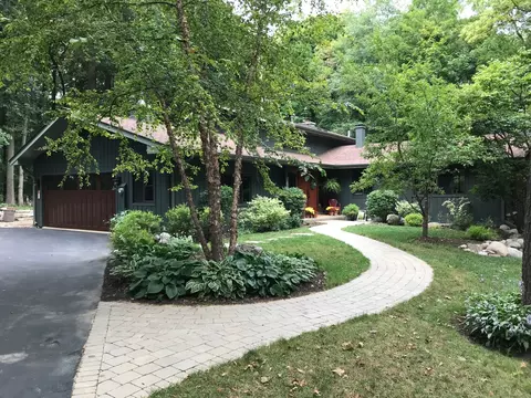 4 N154 Thornapple Rd, Saint Charles, IL 60174