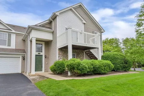 80 Johnson Ct, North Aurora, IL 60542