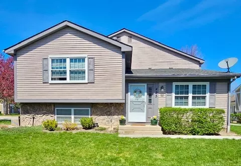 425 Tanglewood Ct, Vernon Hills, IL 60061