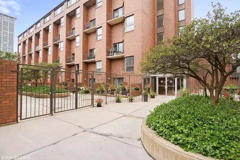 3700 N Lake Shore Dr #305, Chicago, IL 60613