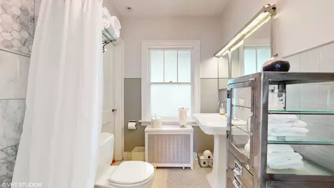 Bath - 611 Monroe Ave, River Forest, IL 60305 photo 1 of 2