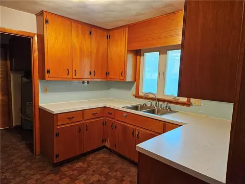 315 N Maple St, Windsor, IL 61957 photo 5