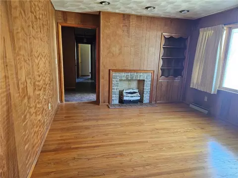315 N Maple St, Windsor, IL 61957 photo 2