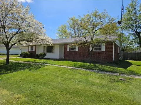 315 N Maple St, Windsor, IL 61957