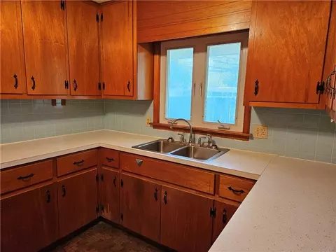 315 N Maple St, Windsor, IL 61957 photo 3
