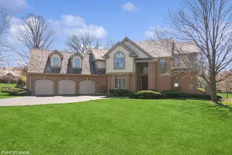 5561 Hilltop Ln, Libertyville, IL 60048