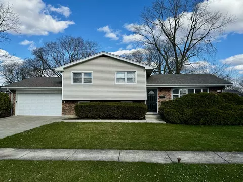 17609 Larkin Ln, Country Club Hills, IL 60478
