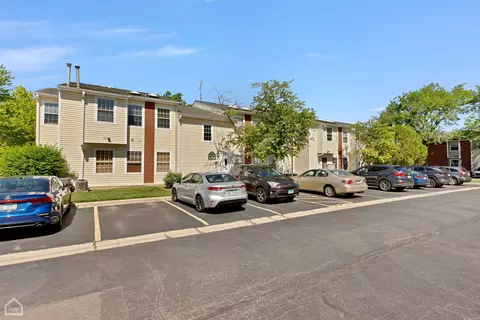 1388 E Wyndham Cir #204, Palatine, IL 60074