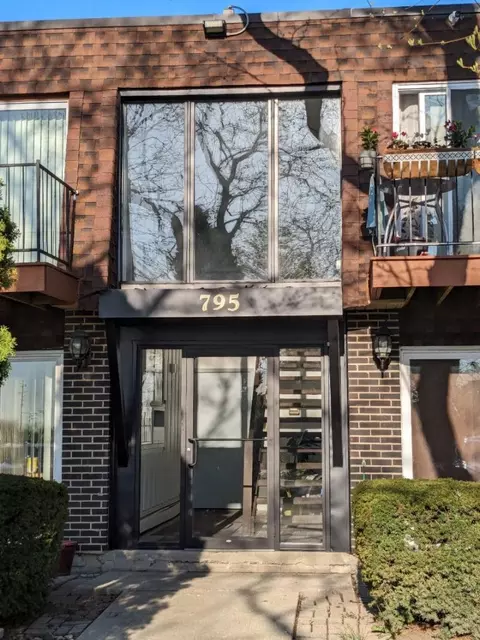 795 Grove Dr #204-6, Buffalo Grove, IL 60089