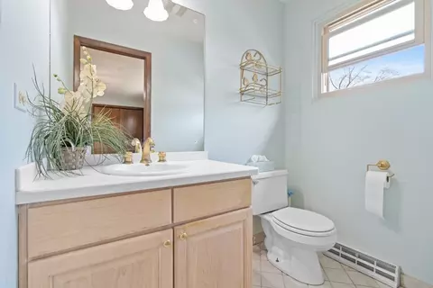 Bath - 14344 Kolin Ave, Midlothian, IL 60445 photo 1 of 3