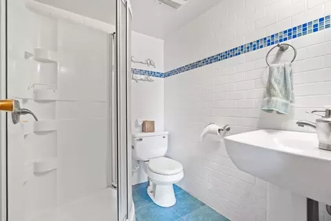Bath - 14344 Kolin Ave, Midlothian, IL 60445 photo 3 of 3