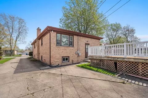 Exterior - 14344 Kolin Ave, Midlothian, IL 60445 photo 3 of 5