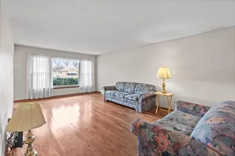 Living - 14344 Kolin Ave, Midlothian, IL 60445 photo 1 of 1