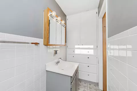 Bath - 7 University Ct, Normal, IL 61761 photo 4 of 5