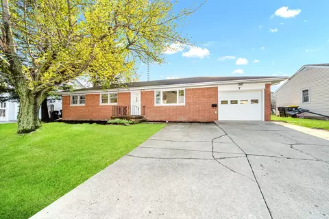 Exterior - 7 University Ct, Normal, IL 61761 photo 3 of 9