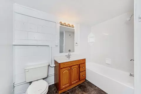 Bath - 7 University Ct, Normal, IL 61761 photo 5 of 5