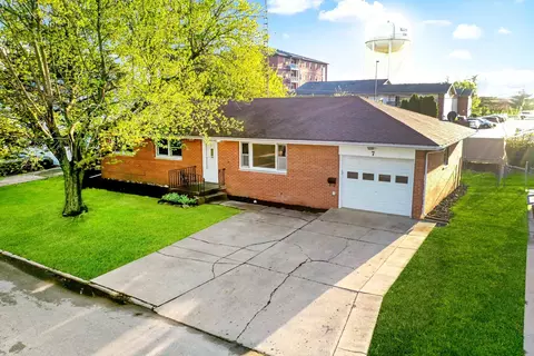 Exterior - 7 University Ct, Normal, IL 61761 photo 2 of 9