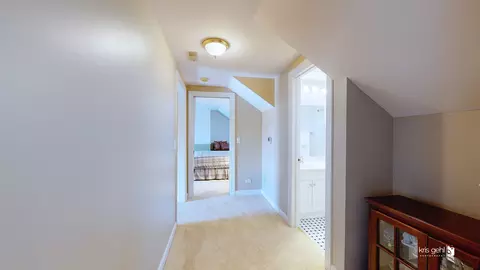 Entry Way - 1129 Chadwick Ct, Aurora, IL 60502 photo 4 of 4