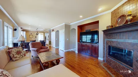 Living - 1129 Chadwick Ct, Aurora, IL 60502 photo 3 of 3