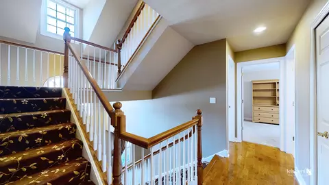 Entry Way - 1129 Chadwick Ct, Aurora, IL 60502 photo 3 of 4