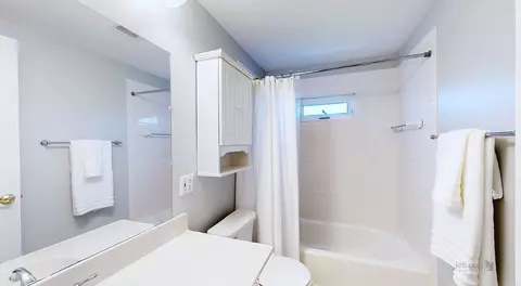 Bath - 1129 Chadwick Ct, Aurora, IL 60502 photo 4 of 5