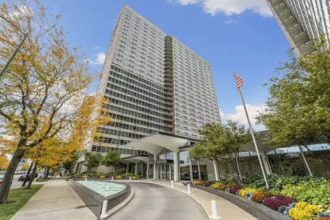 3550 N Lake Shore Dr #2317, Chicago, IL 60657