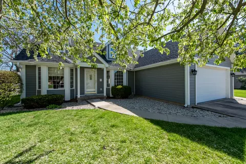 2403 Carmen Ct, Lindenhurst, IL 60046