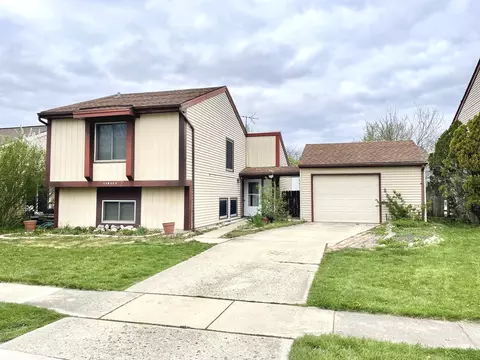 30 W008 Danbury Dr, Warrenville, IL 60555