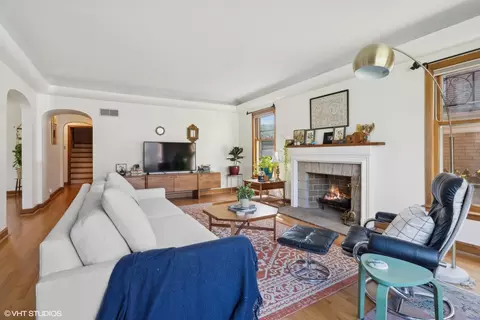 Living - 9901 S Bell Ave, Chicago, IL 60643 photo 4 of 6