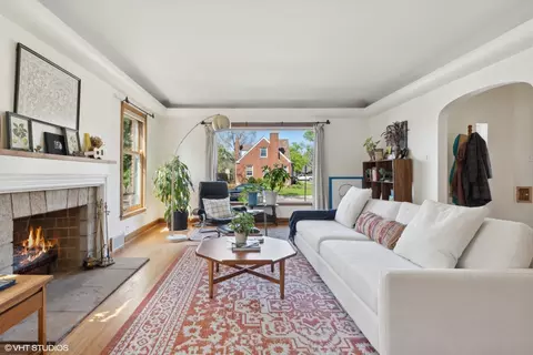 Living - 9901 S Bell Ave, Chicago, IL 60643 photo 1 of 6