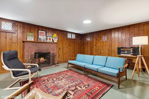 Living - 9901 S Bell Ave, Chicago, IL 60643 photo 5 of 6