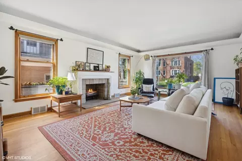 Living - 9901 S Bell Ave, Chicago, IL 60643 photo 2 of 6