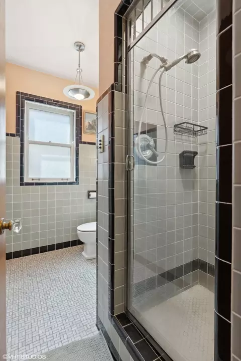 Bath - 9901 S Bell Ave, Chicago, IL 60643 photo 2 of 3