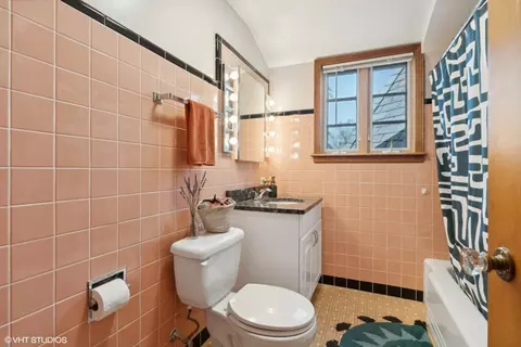Bath - 9901 S Bell Ave, Chicago, IL 60643 photo 3 of 3