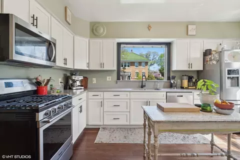Kitchen - 9901 S Bell Ave, Chicago, IL 60643 photo 2 of 3